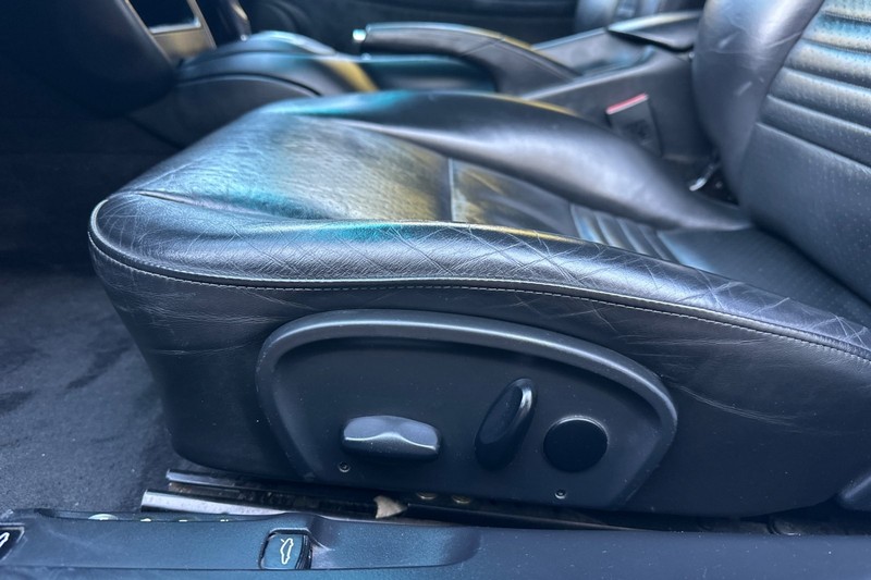 Porsche 911 Carrera Vehicle Full-screen Gallery Image 12