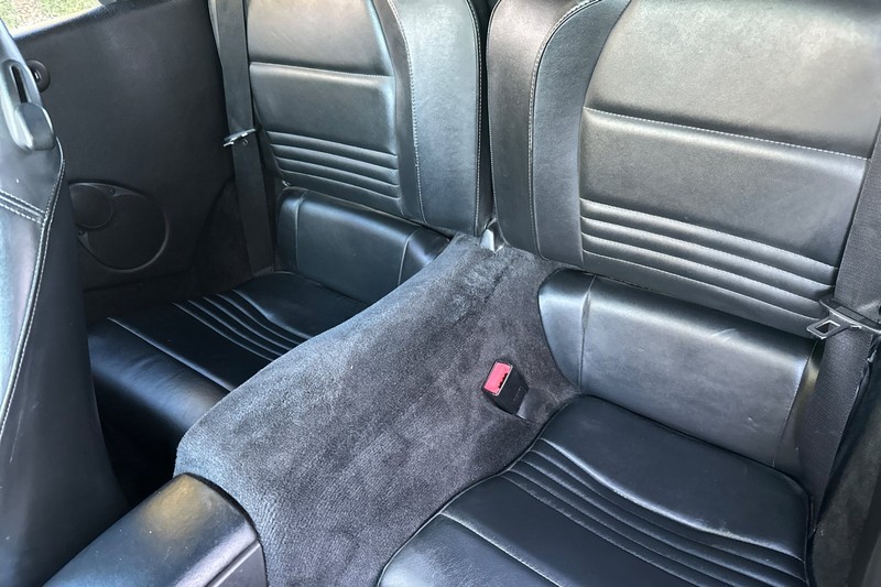 Porsche 911 Carrera Vehicle Full-screen Gallery Image 13