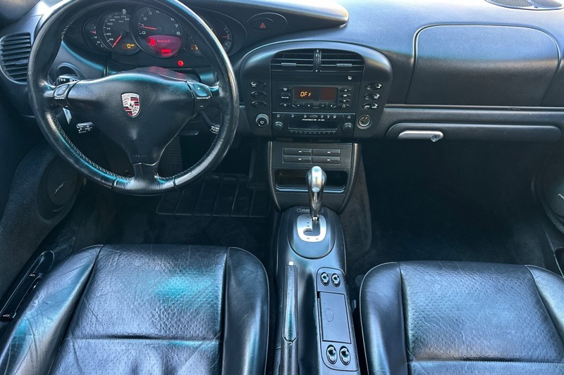 Porsche 911 Carrera Vehicle Full-screen Gallery Image 14