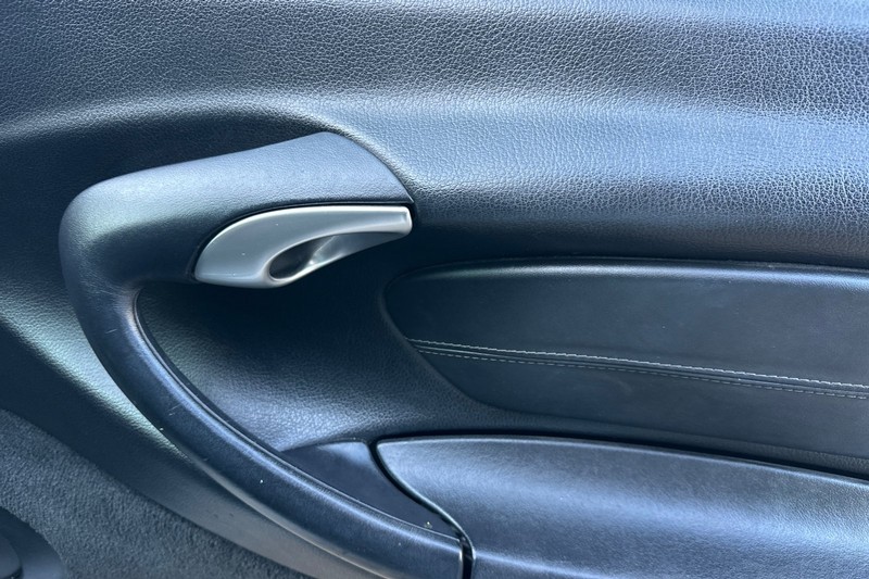 Porsche 911 Carrera Vehicle Full-screen Gallery Image 19