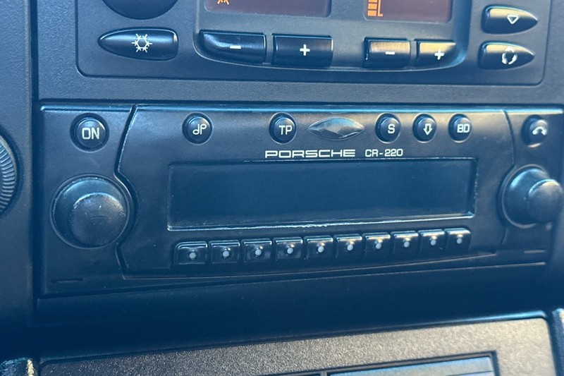 Porsche 911 Carrera Vehicle Full-screen Gallery Image 23