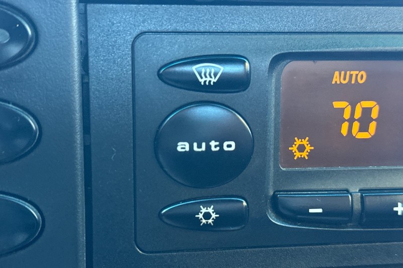 Porsche 911 Carrera Vehicle Full-screen Gallery Image 25