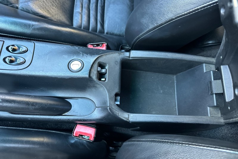 Porsche 911 Carrera Vehicle Full-screen Gallery Image 28