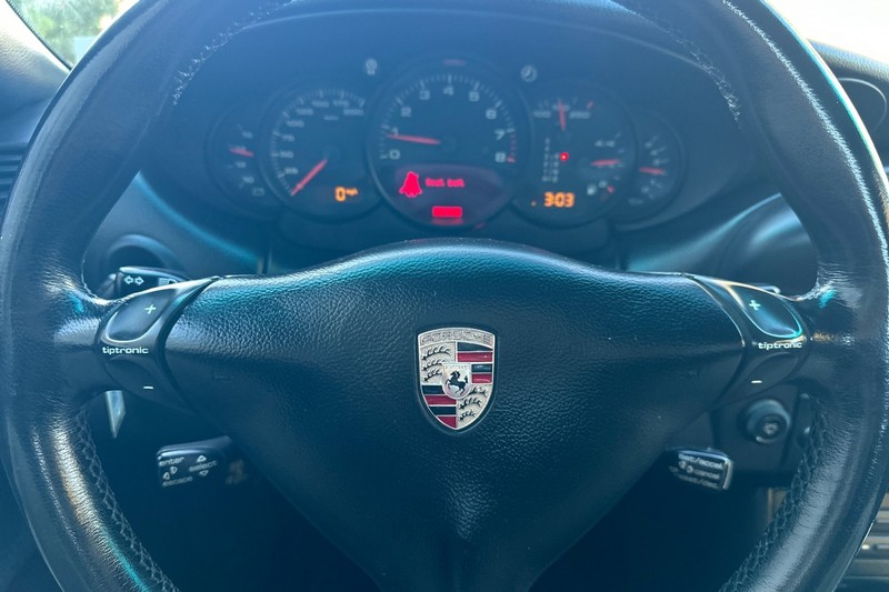 Porsche 911 Carrera Vehicle Full-screen Gallery Image 30