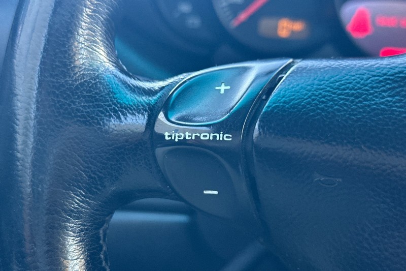 Porsche 911 Carrera Vehicle Full-screen Gallery Image 31