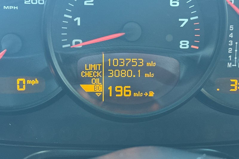 Porsche 911 Carrera Vehicle Full-screen Gallery Image 36