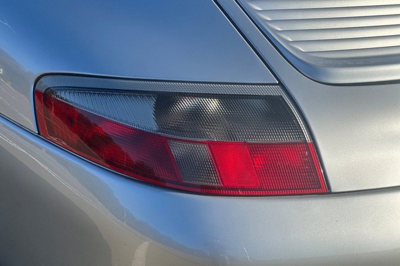 Porsche 911 Carrera Vehicle Full-screen Gallery Image 42