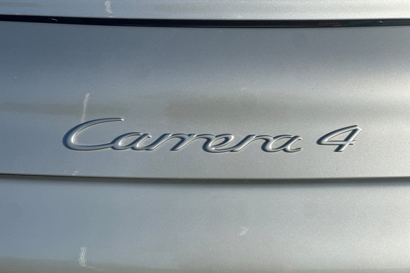 Porsche 911 Carrera Vehicle Full-screen Gallery Image 43