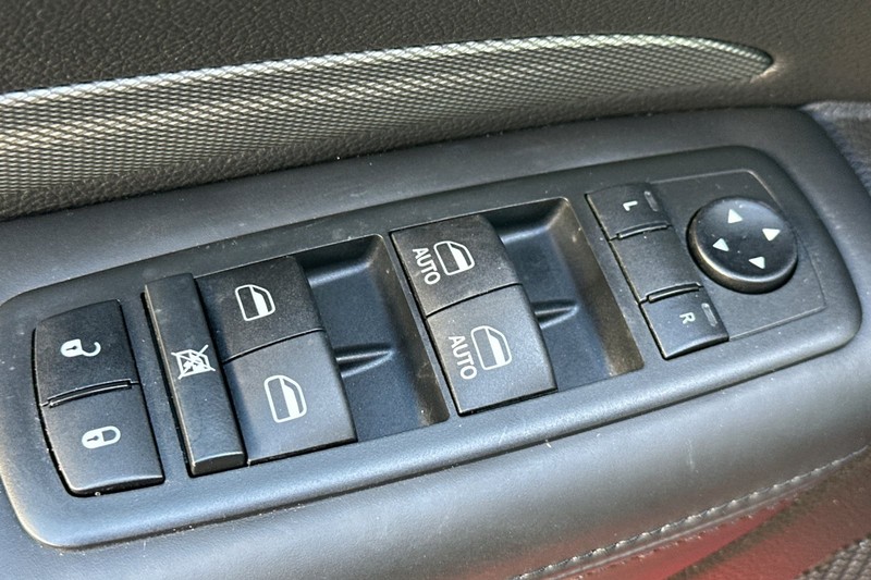 Dodge Durango Vehicle Full-screen Gallery Image 12