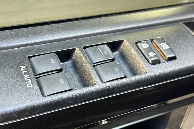 Toyota 4Runner Vehicle Full-screen Gallery Image 12