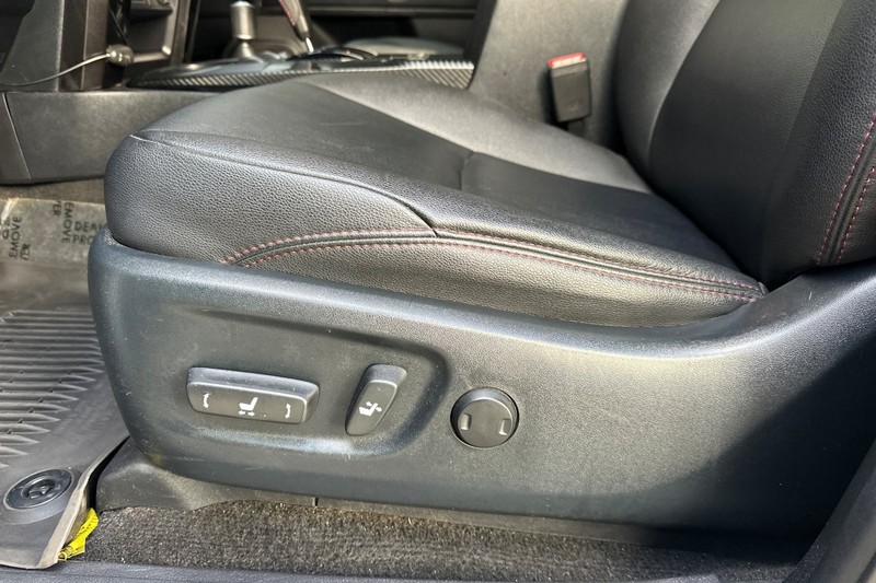 Toyota 4Runner Vehicle Full-screen Gallery Image 13