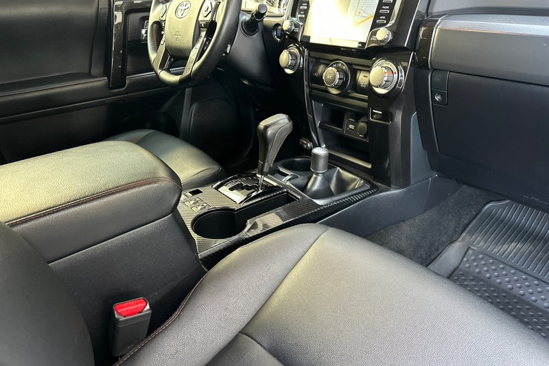 Toyota 4Runner Vehicle Full-screen Gallery Image 19