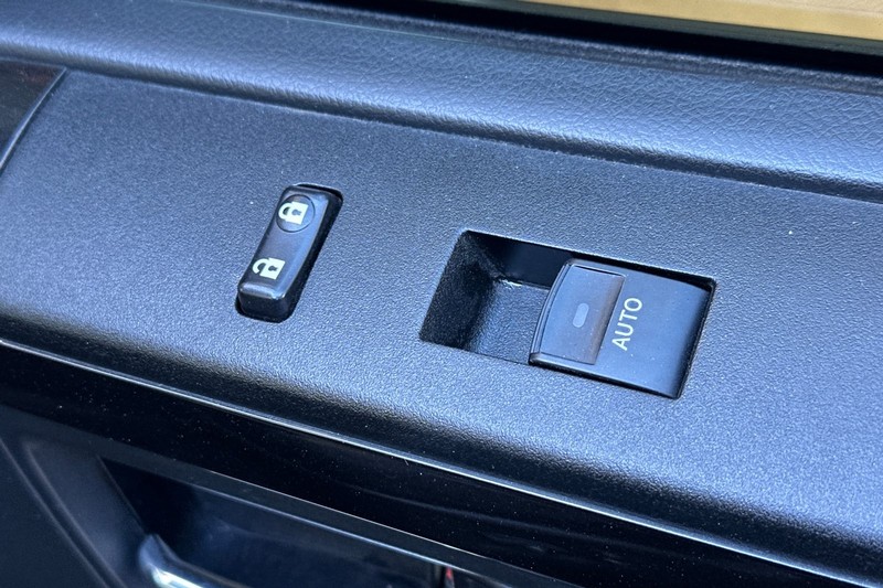 Toyota 4Runner Vehicle Full-screen Gallery Image 22