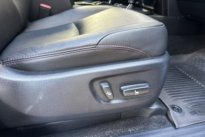 Toyota 4Runner Vehicle Full-screen Gallery Image 23