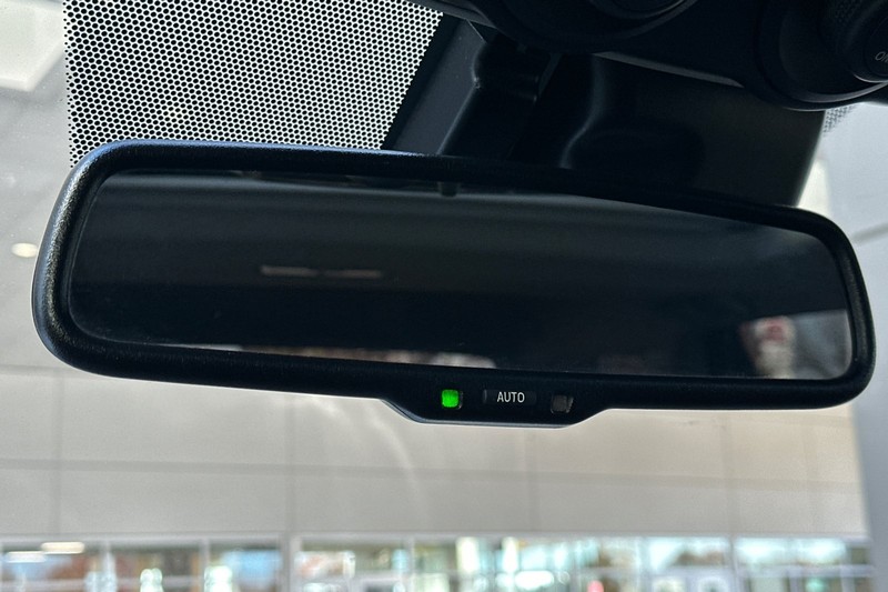 Toyota 4Runner Vehicle Full-screen Gallery Image 25