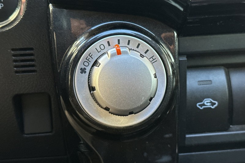 Toyota 4Runner Vehicle Full-screen Gallery Image 29