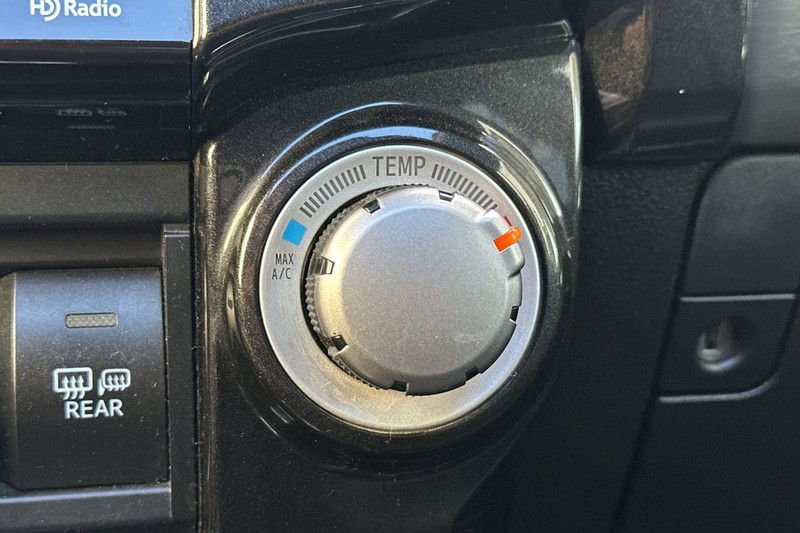 Toyota 4Runner Vehicle Full-screen Gallery Image 30