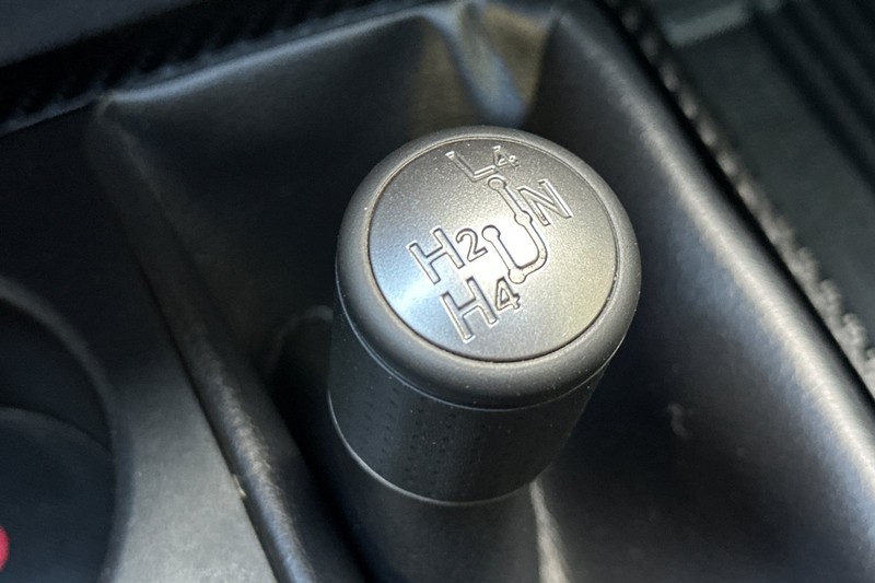 Toyota 4Runner Vehicle Full-screen Gallery Image 32