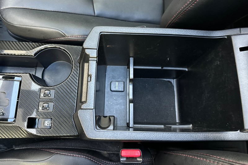 Toyota 4Runner Vehicle Full-screen Gallery Image 33