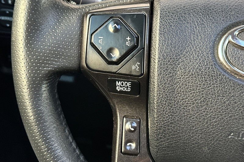 Toyota 4Runner Vehicle Full-screen Gallery Image 37