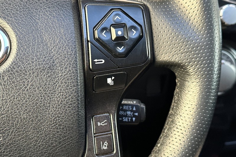 Toyota 4Runner Vehicle Full-screen Gallery Image 39