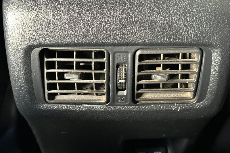 Toyota 4Runner Vehicle Full-screen Gallery Image 43