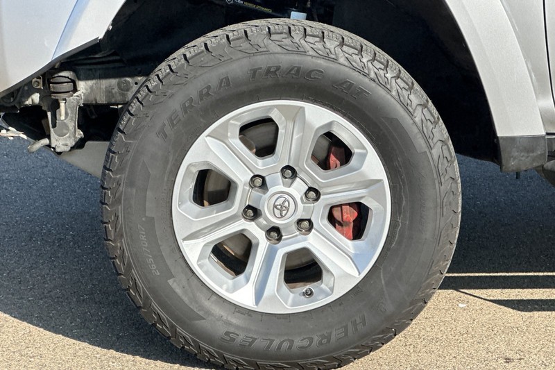 Toyota 4Runner Vehicle Full-screen Gallery Image 44