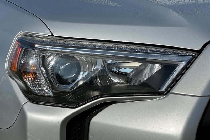 Toyota 4Runner Vehicle Full-screen Gallery Image 45