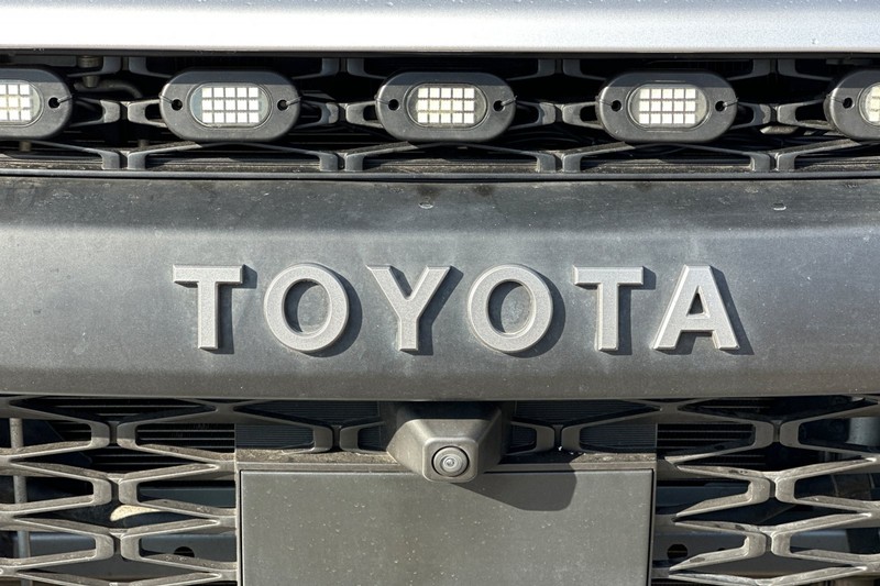 Toyota 4Runner Vehicle Full-screen Gallery Image 46