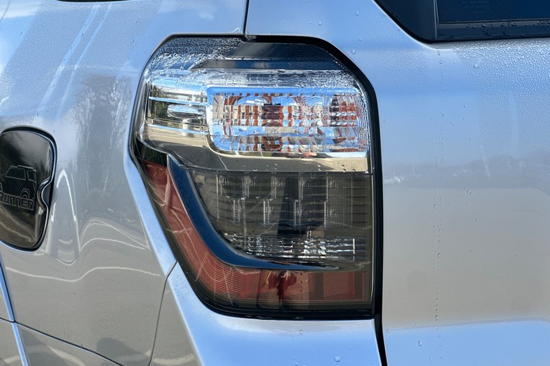 Toyota 4Runner Vehicle Full-screen Gallery Image 47