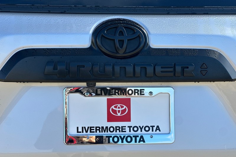 Toyota 4Runner Vehicle Full-screen Gallery Image 48