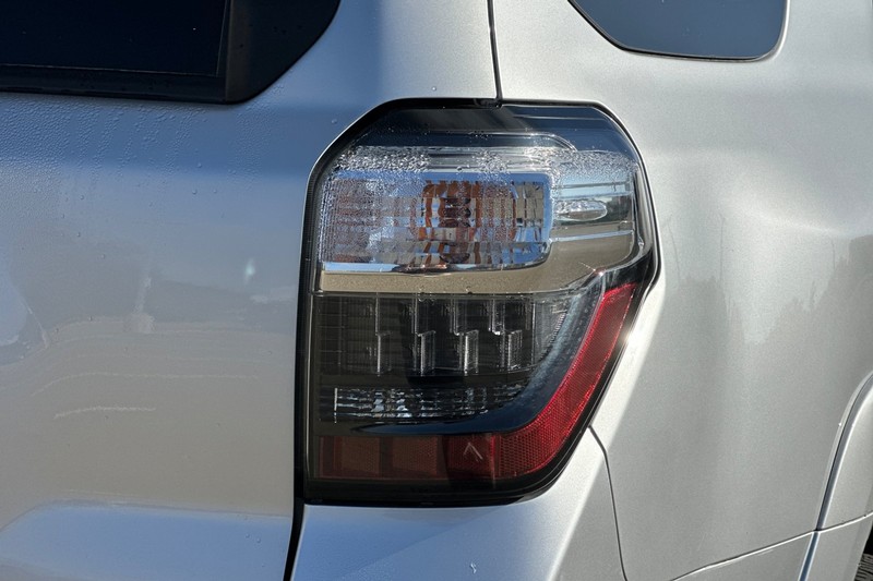 Toyota 4Runner Vehicle Full-screen Gallery Image 49