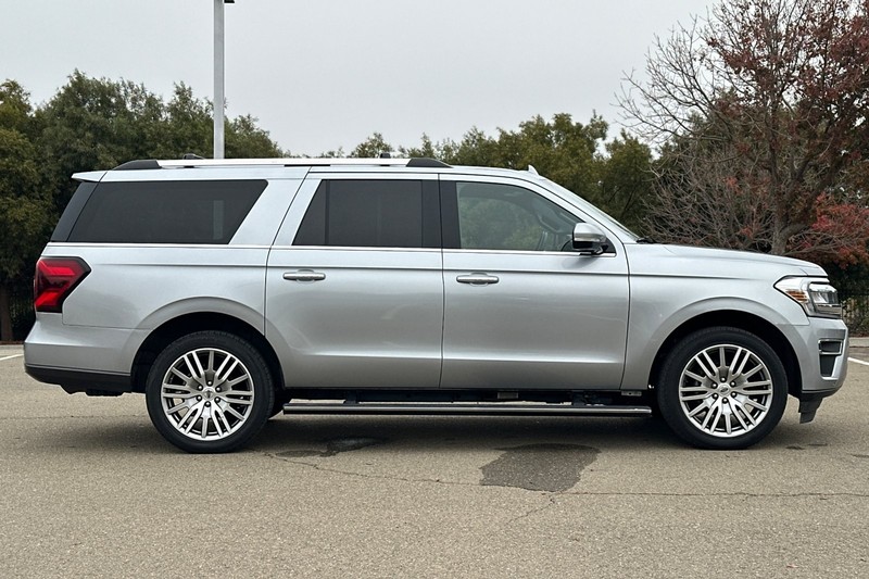 Ford Expedition Max Vehicle Full-screen Gallery Image 03