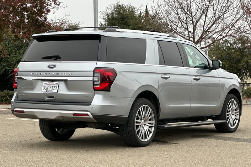 Ford Expedition Max Vehicle Full-screen Gallery Image 04