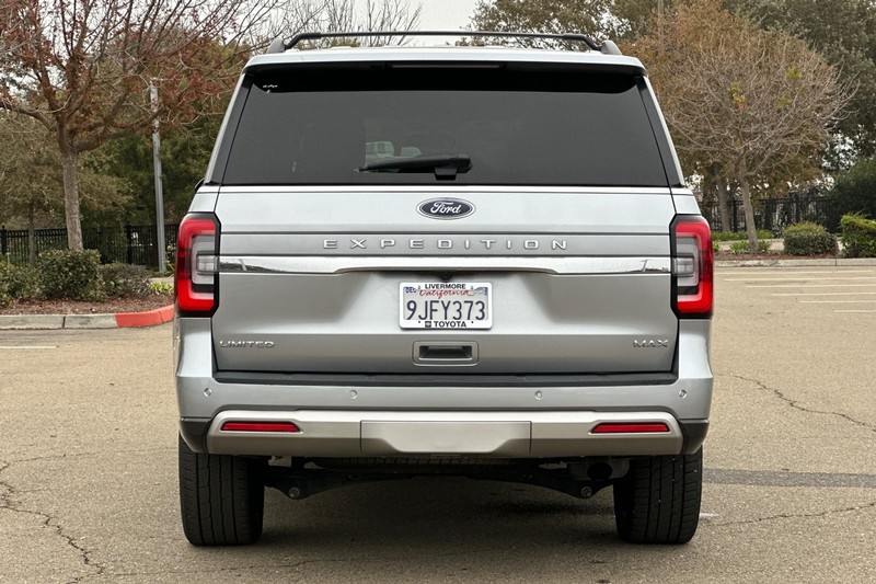 Ford Expedition Max Vehicle Full-screen Gallery Image 05