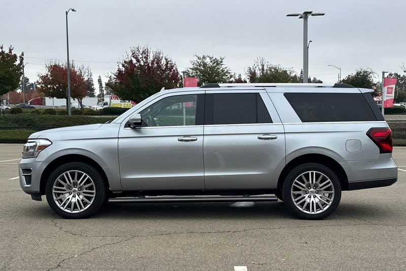 Ford Expedition Max Vehicle Full-screen Gallery Image 07