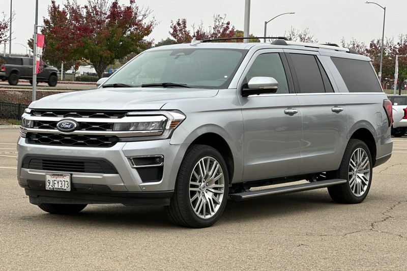 Ford Expedition Max Vehicle Full-screen Gallery Image 08