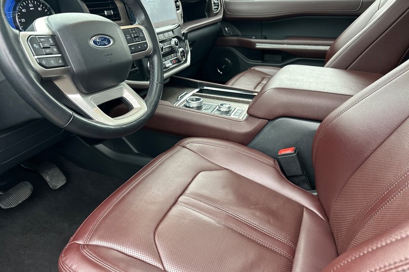 Ford Expedition Max Vehicle Full-screen Gallery Image 10