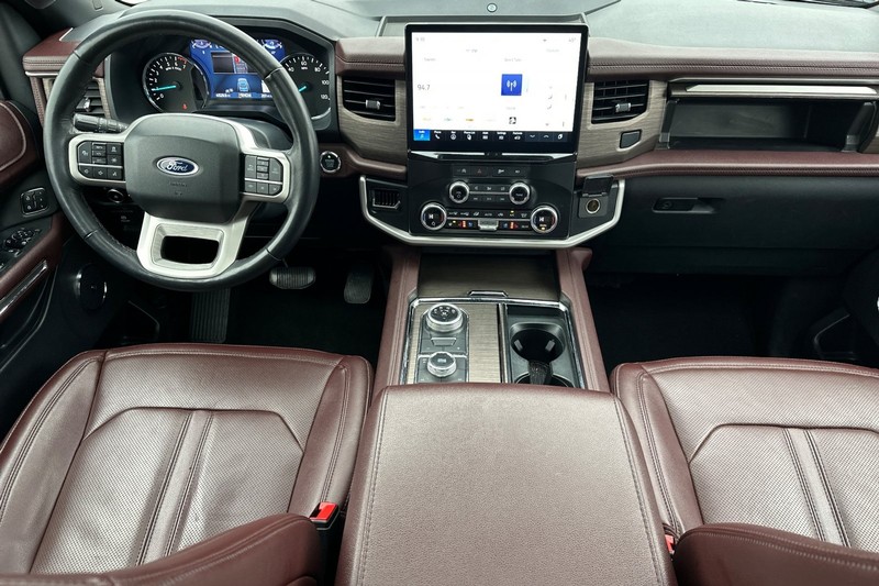 Ford Expedition Max Vehicle Full-screen Gallery Image 15