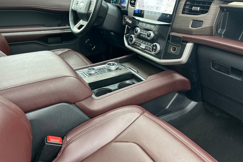 Ford Expedition Max Vehicle Full-screen Gallery Image 20