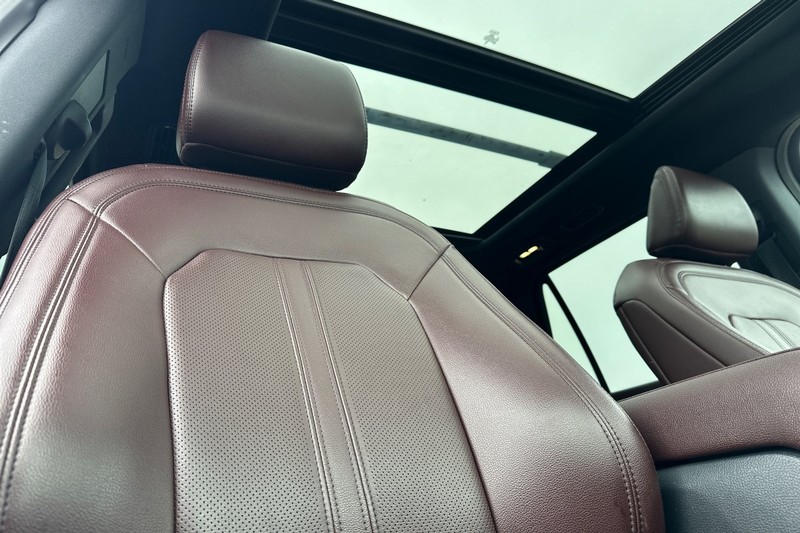 Ford Expedition Max Vehicle Full-screen Gallery Image 21