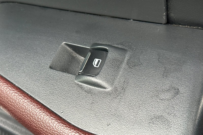 Ford Expedition Max Vehicle Full-screen Gallery Image 23