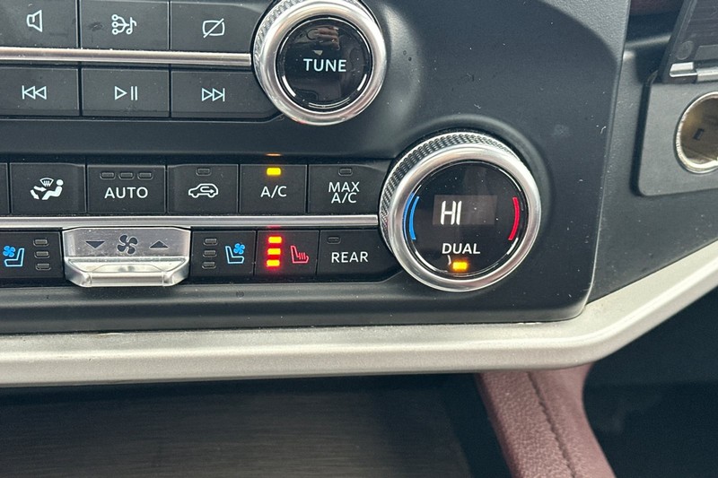 Ford Expedition Max Vehicle Full-screen Gallery Image 31