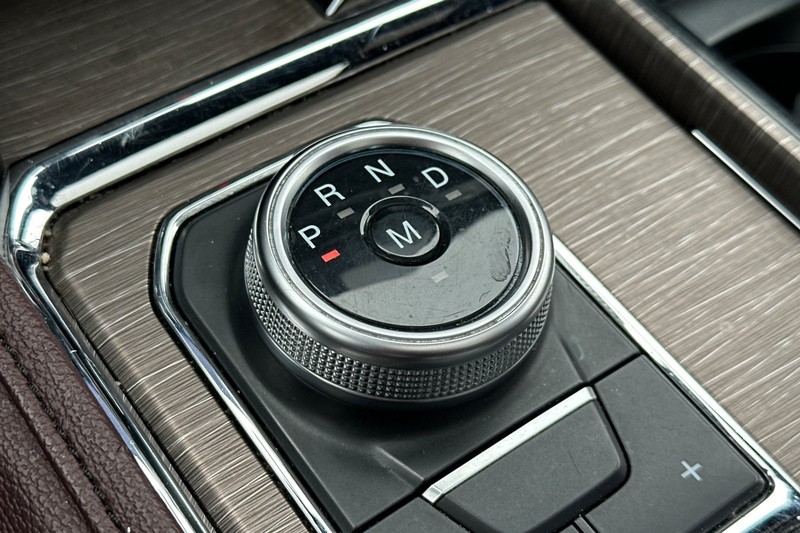 Ford Expedition Max Vehicle Full-screen Gallery Image 35