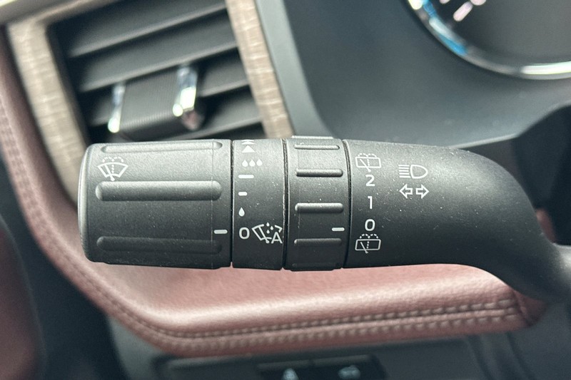 Ford Expedition Max Vehicle Full-screen Gallery Image 39