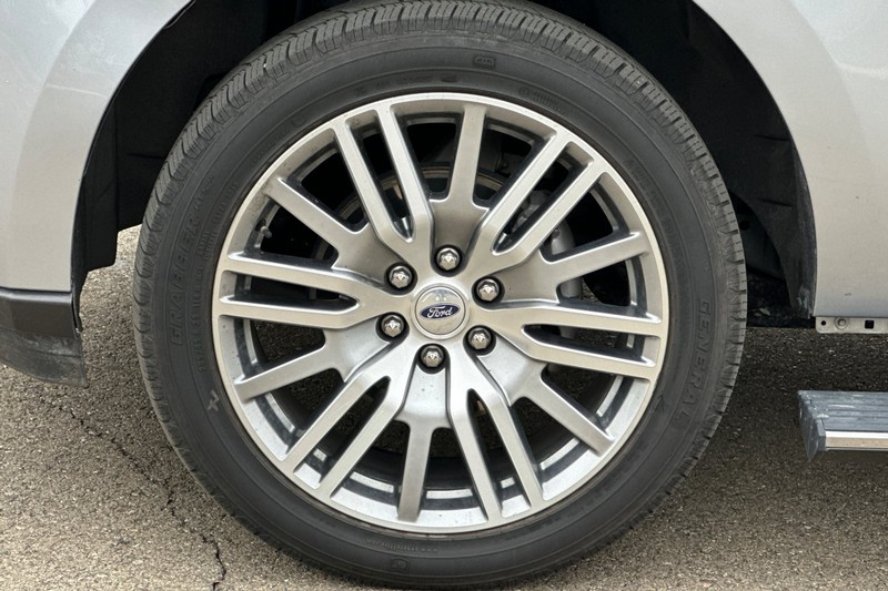 Ford Expedition Max Vehicle Full-screen Gallery Image 48