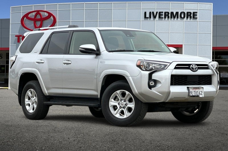 Toyota 4Runner Vehicle Full-screen Gallery Image 02