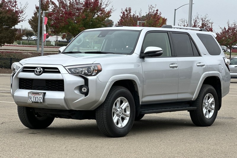 Toyota 4Runner Vehicle Full-screen Gallery Image 08