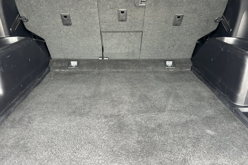 Toyota 4Runner Vehicle Full-screen Gallery Image 17