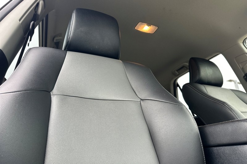 Toyota 4Runner Vehicle Full-screen Gallery Image 20